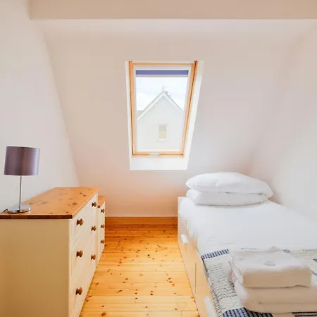 Beautiful 3 Bedroom House Дом отдыха *
