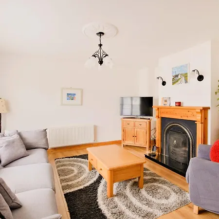Beautiful 3 Bedroom House Эннистимон